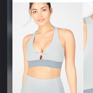Gently used 1X Fabletics Oasis Twist Sports Bra in Artic Grey/Raincloud